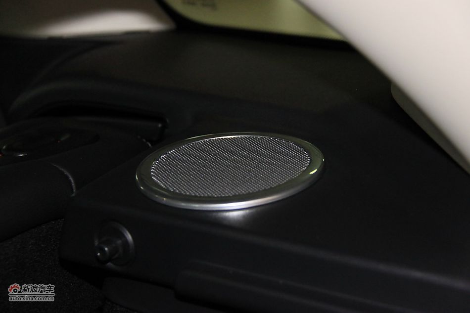 2011款揽胜极光2.0T五门耀致版