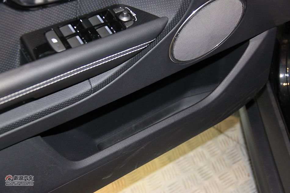 2011款揽胜极光2.0T五门耀致版