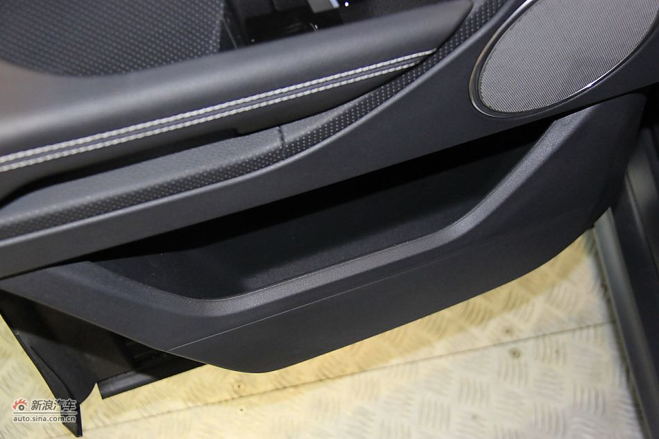 2011款揽胜极光2.0T五门耀致版