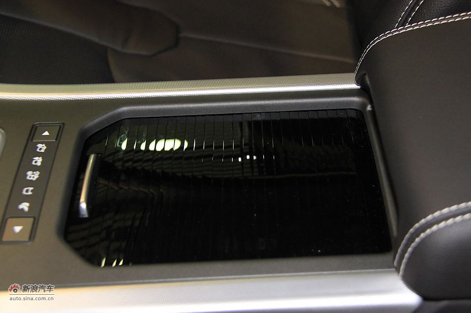 2011款揽胜极光2.0T五门耀致版