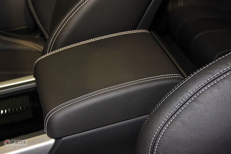 2011款揽胜极光2.0T五门耀致版