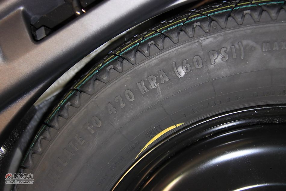 2011款揽胜极光2.0T五门耀致版