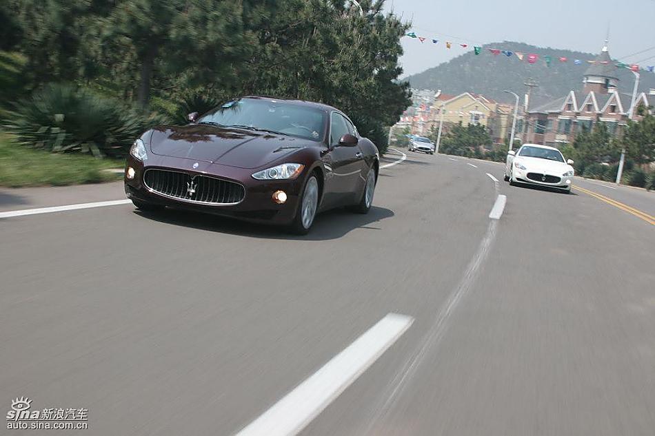 玛莎拉蒂GT车队行进