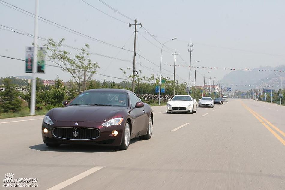 玛莎拉蒂GT车队行进