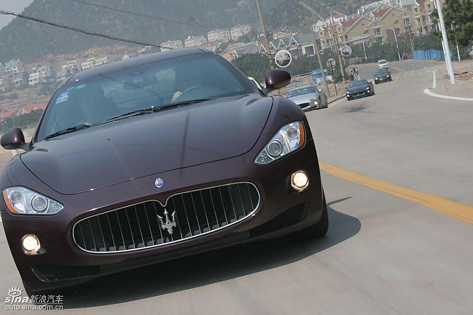 玛莎拉蒂GT车队行进