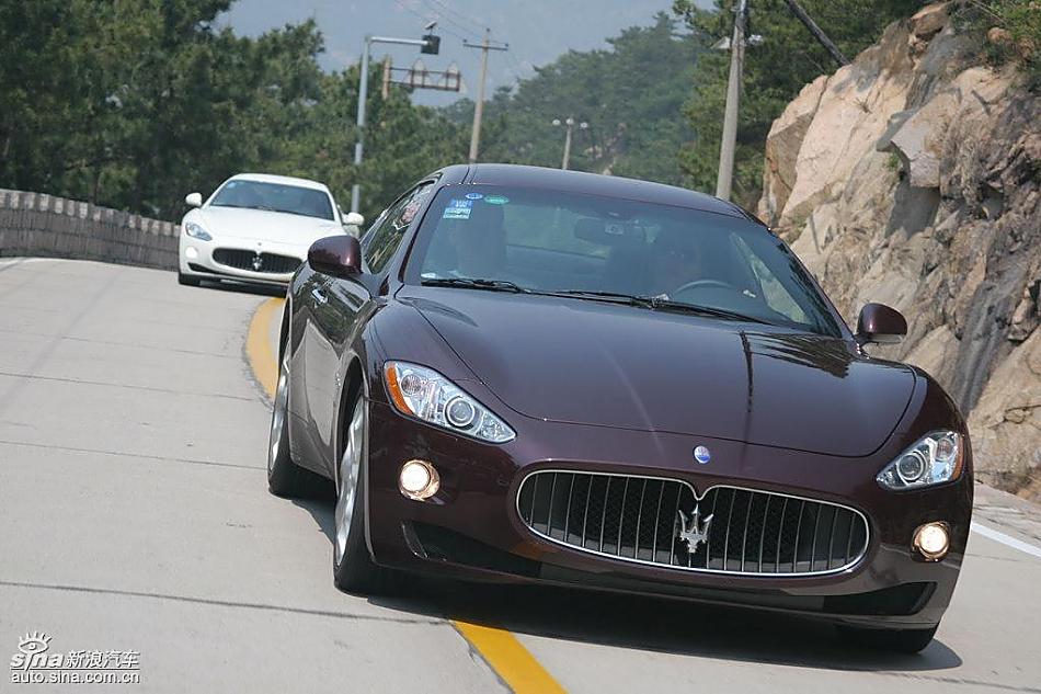 玛莎拉蒂GT车队行进