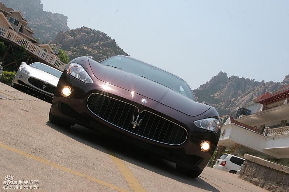 玛莎拉蒂GT车队行进