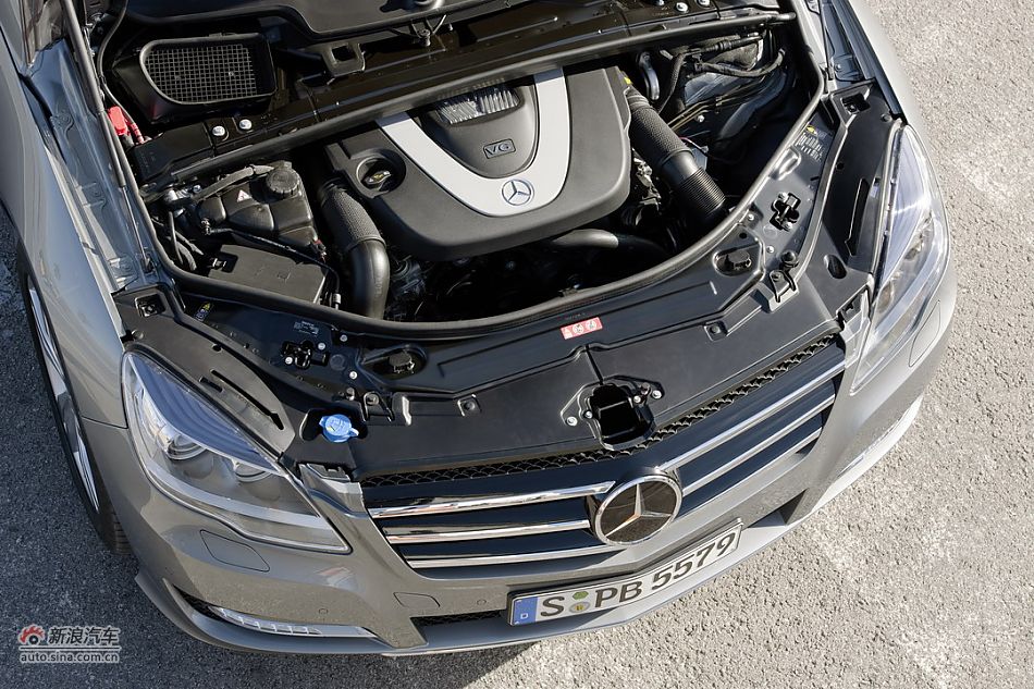 2010款奔驰R350 V6发动机