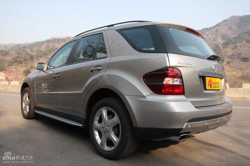 奔驰ML350外观实拍图