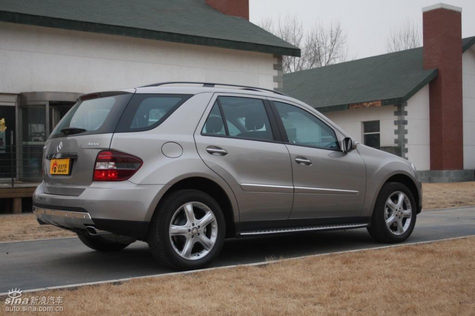 奔驰ML350外观实拍图