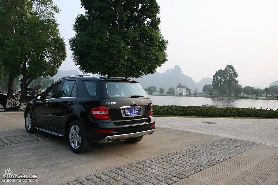 奔驰ML350外观