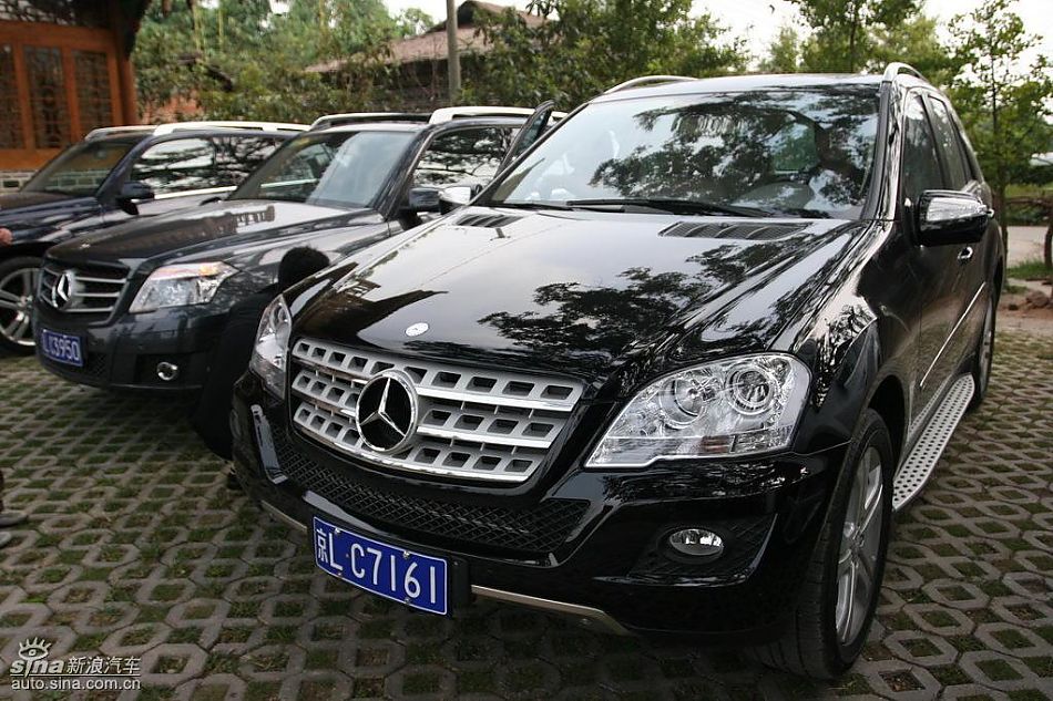 奔驰ML350外观