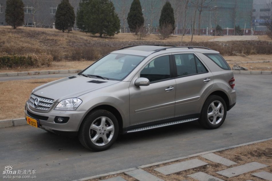 奔驰ML350外观实拍图
