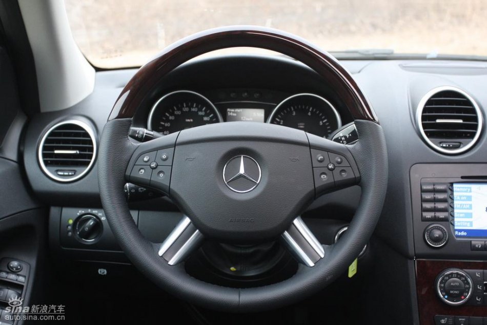 奔驰ML350内饰实拍图