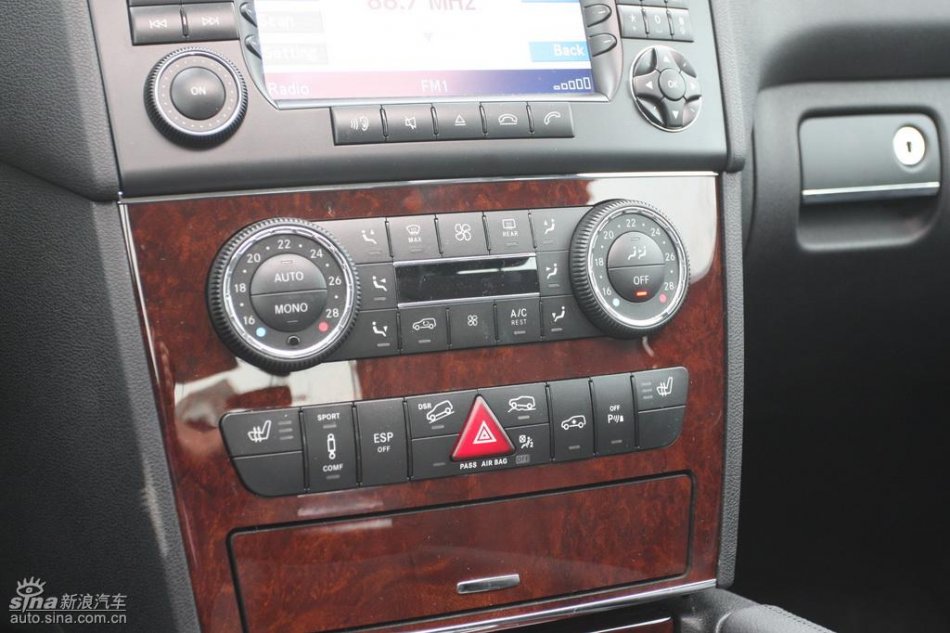奔驰ML350内饰实拍图