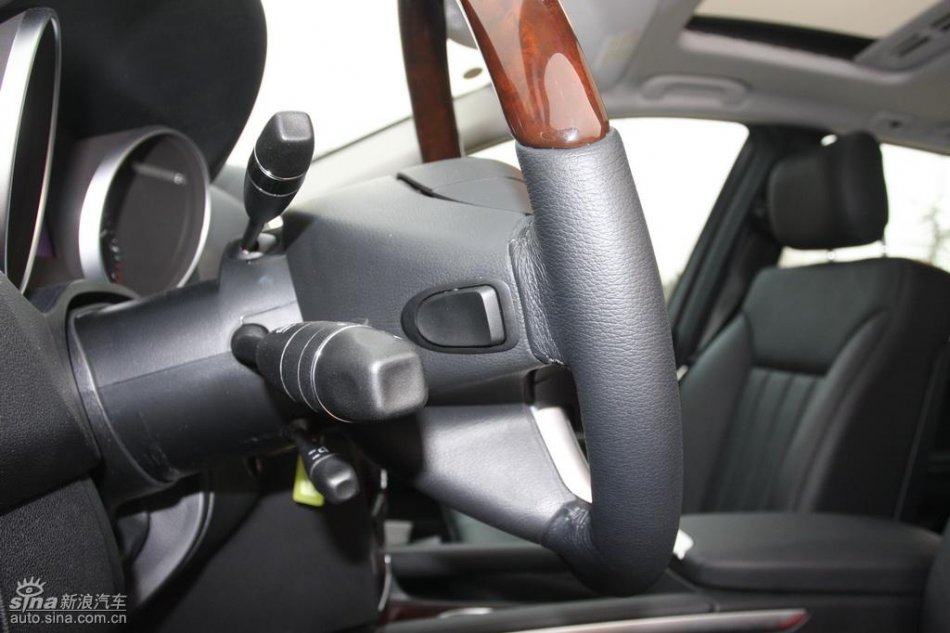 奔驰ML350内饰实拍图