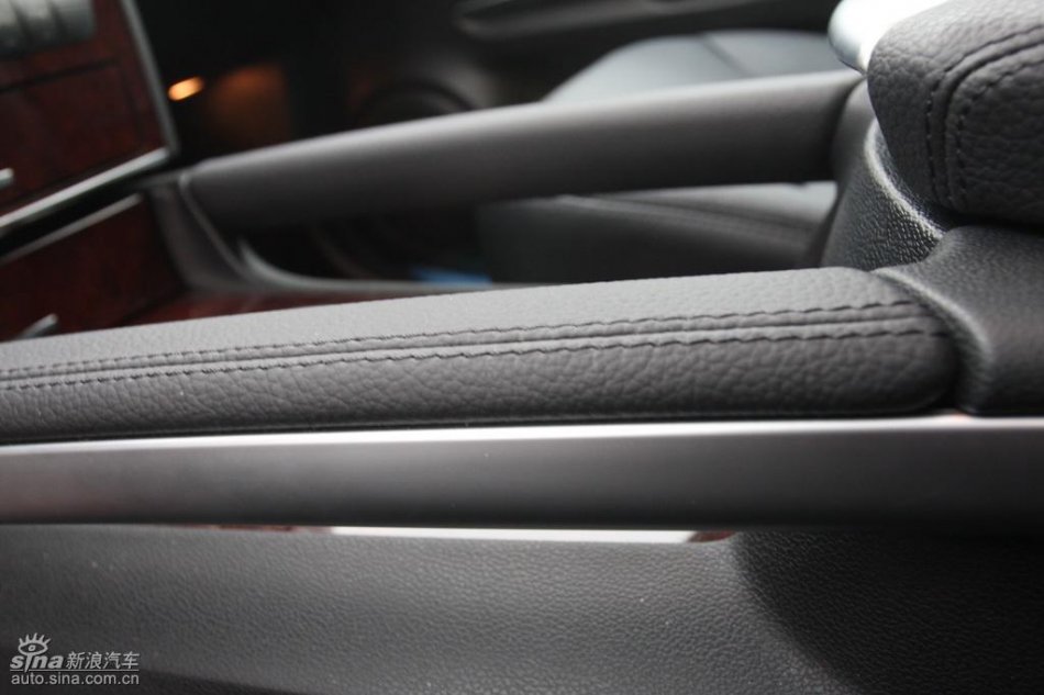 奔驰ML350内饰实拍图