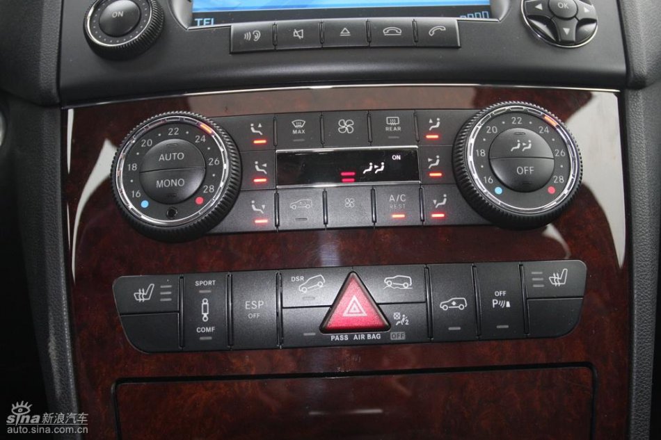 奔驰ML350内饰实拍图