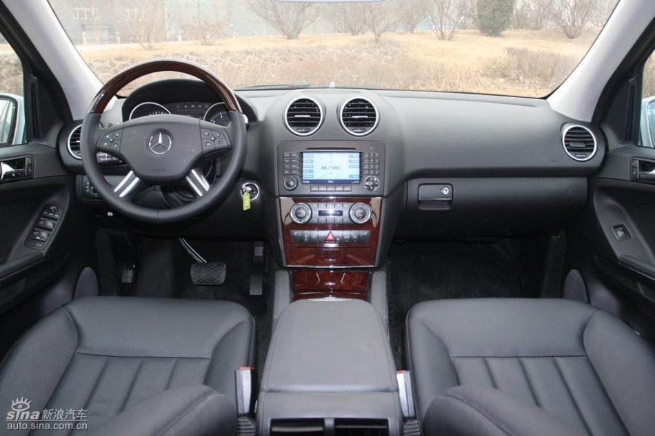 奔驰ML350内饰实拍图