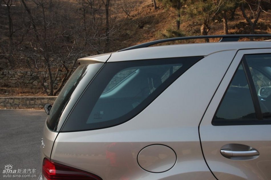 奔驰ML350外观实拍图