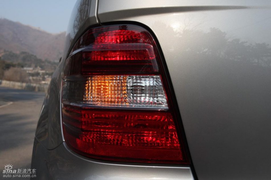 奔驰ML350外观实拍图