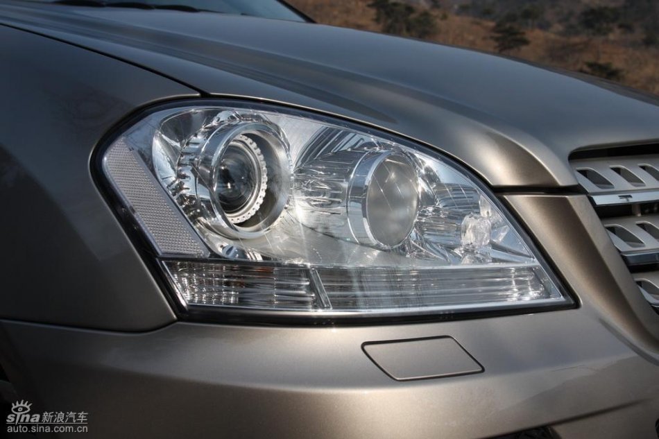 奔驰ML350外观实拍图