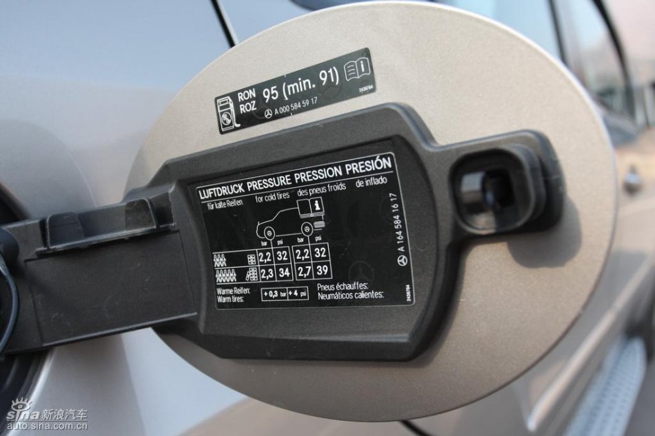 奔驰ML350外观实拍图