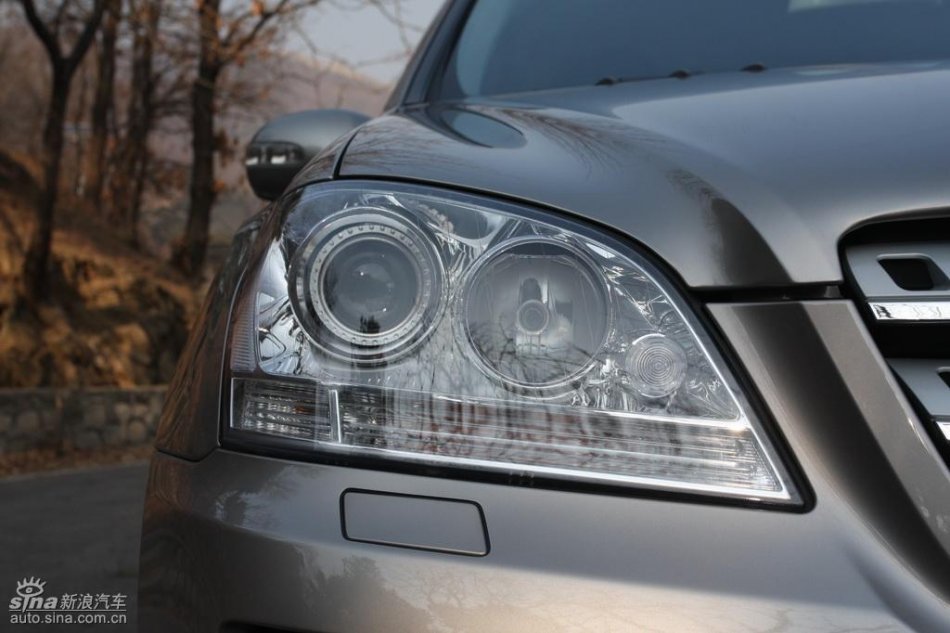 奔驰ML350外观实拍图