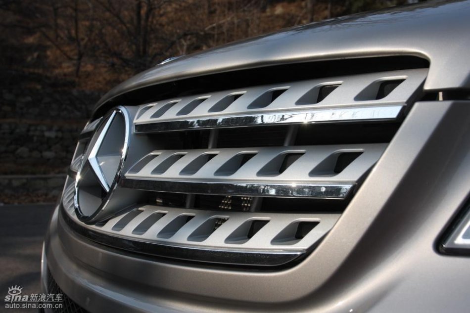 奔驰ML350外观实拍图