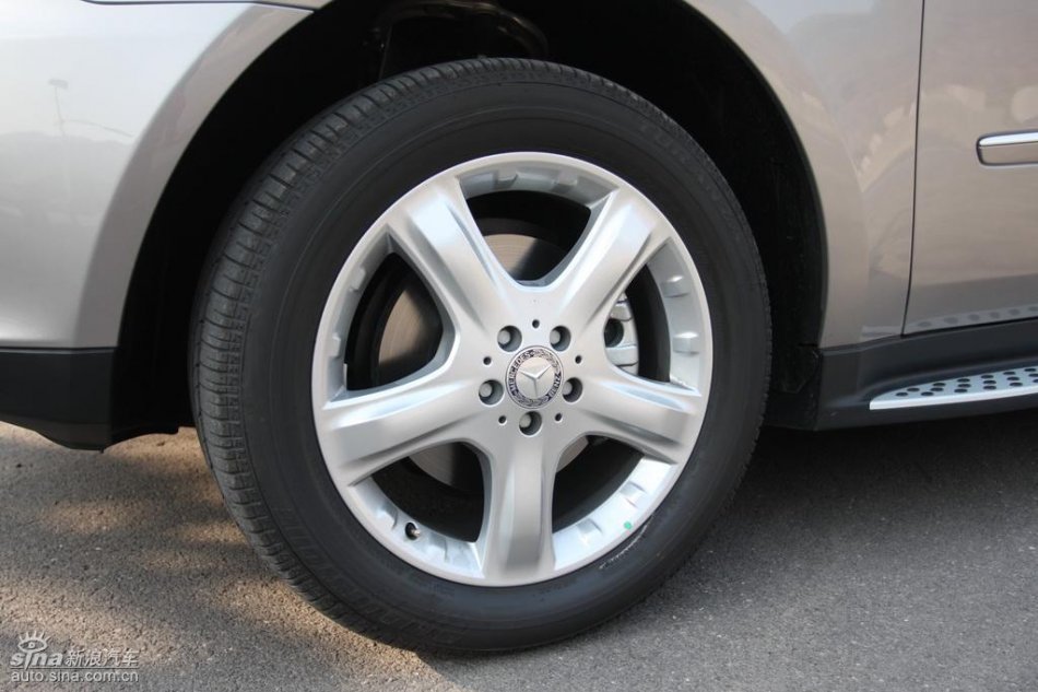 奔驰ML350外观实拍图