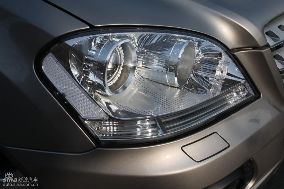 奔驰ML350外观实拍图