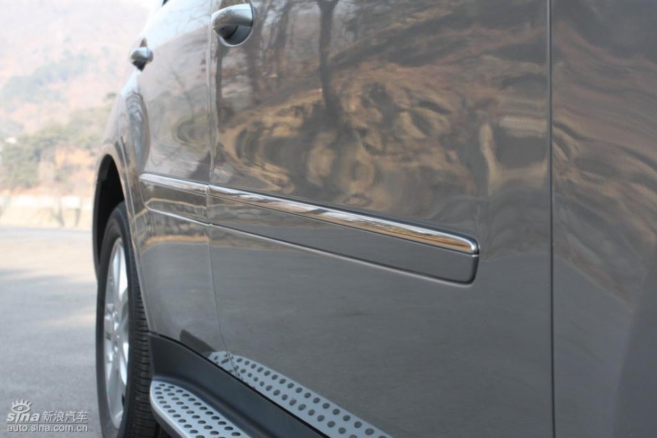 奔驰ML350外观实拍图