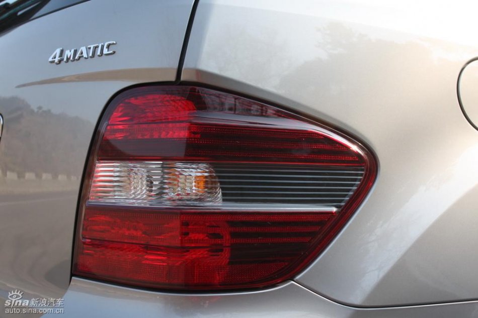 奔驰ML350外观实拍图