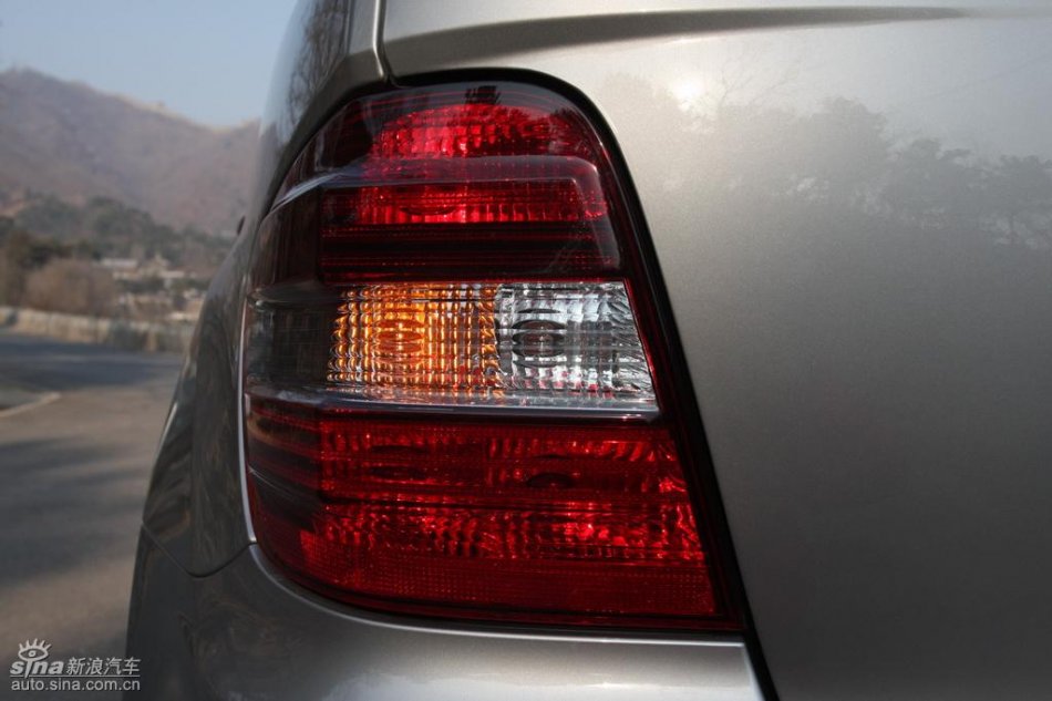 奔驰ML350外观实拍图