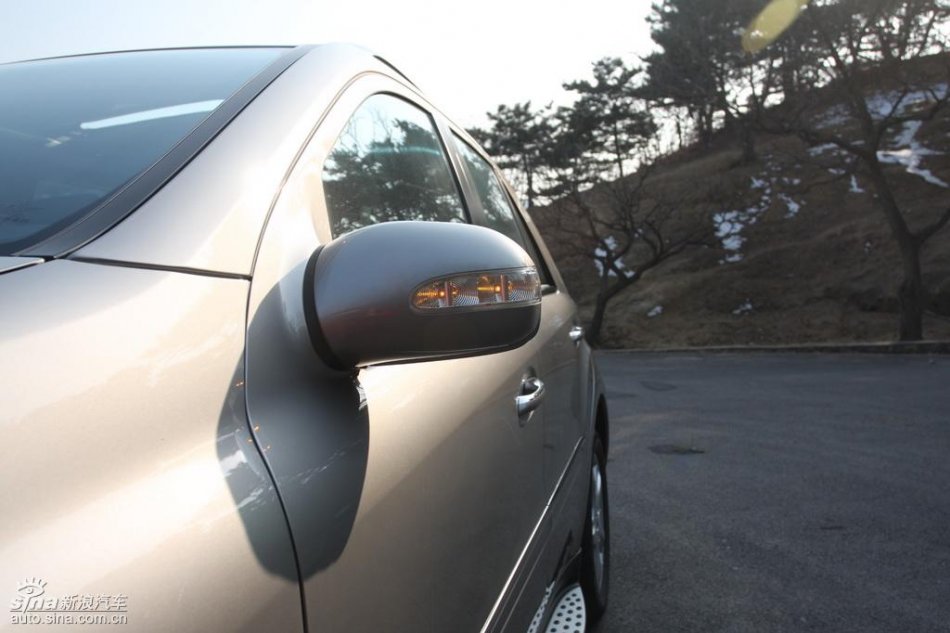 奔驰ML350外观实拍图