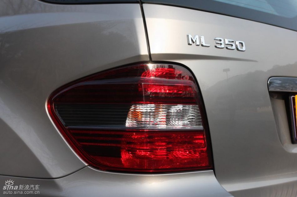 奔驰ML350外观实拍图