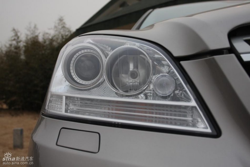 奔驰ML350外观实拍图