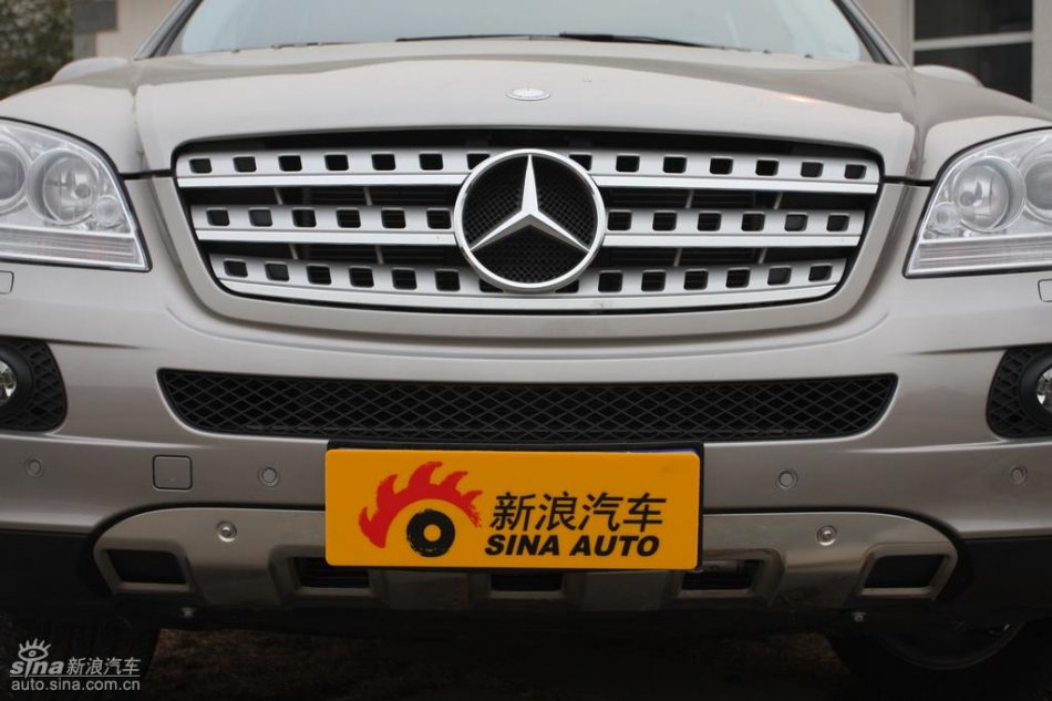 奔驰ML350外观实拍图