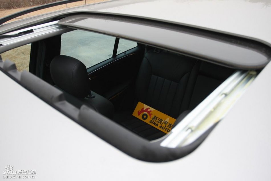 奔驰ML350外观实拍图