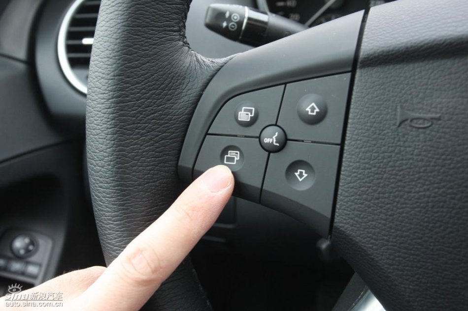 奔驰ML350内饰实拍图