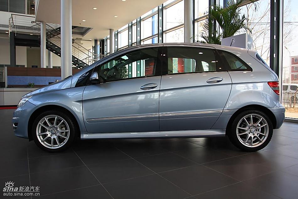 奔驰B级运动旅行车到店实拍