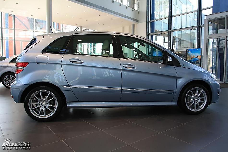 奔驰B级运动旅行车到店实拍
