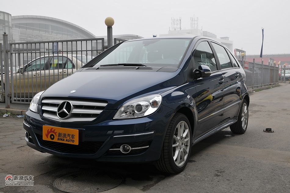 奔驰B200时尚型外观