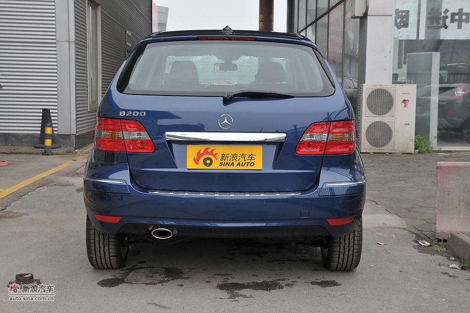 奔驰B200时尚型外观