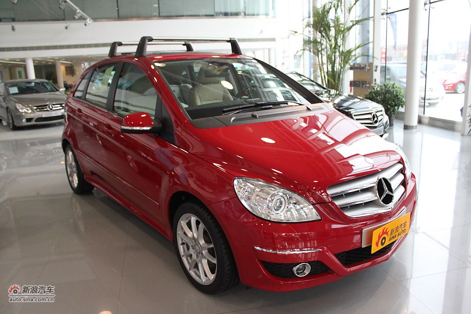 奔驰B200时尚型外观