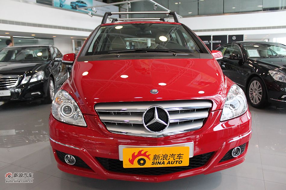 奔驰B200时尚型外观