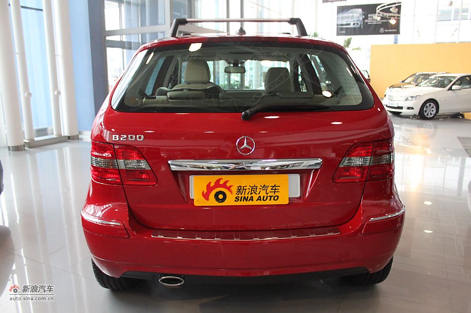奔驰B200时尚型外观