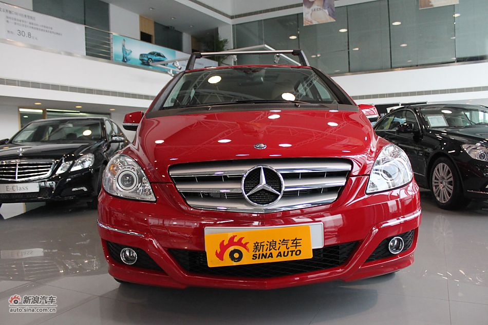 奔驰B200时尚型外观