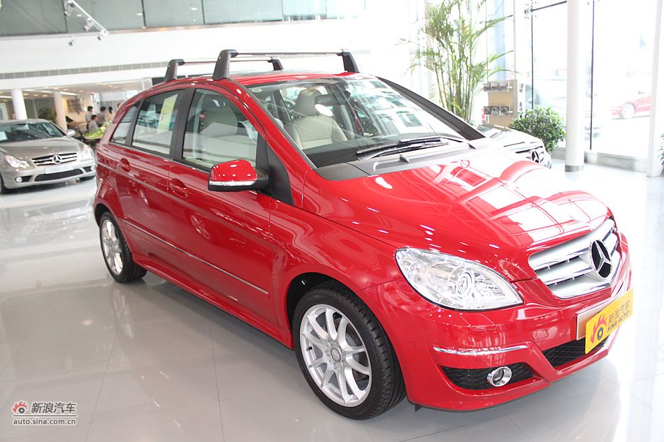 奔驰B200时尚型外观