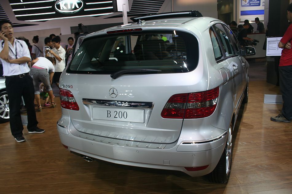 奔驰B200